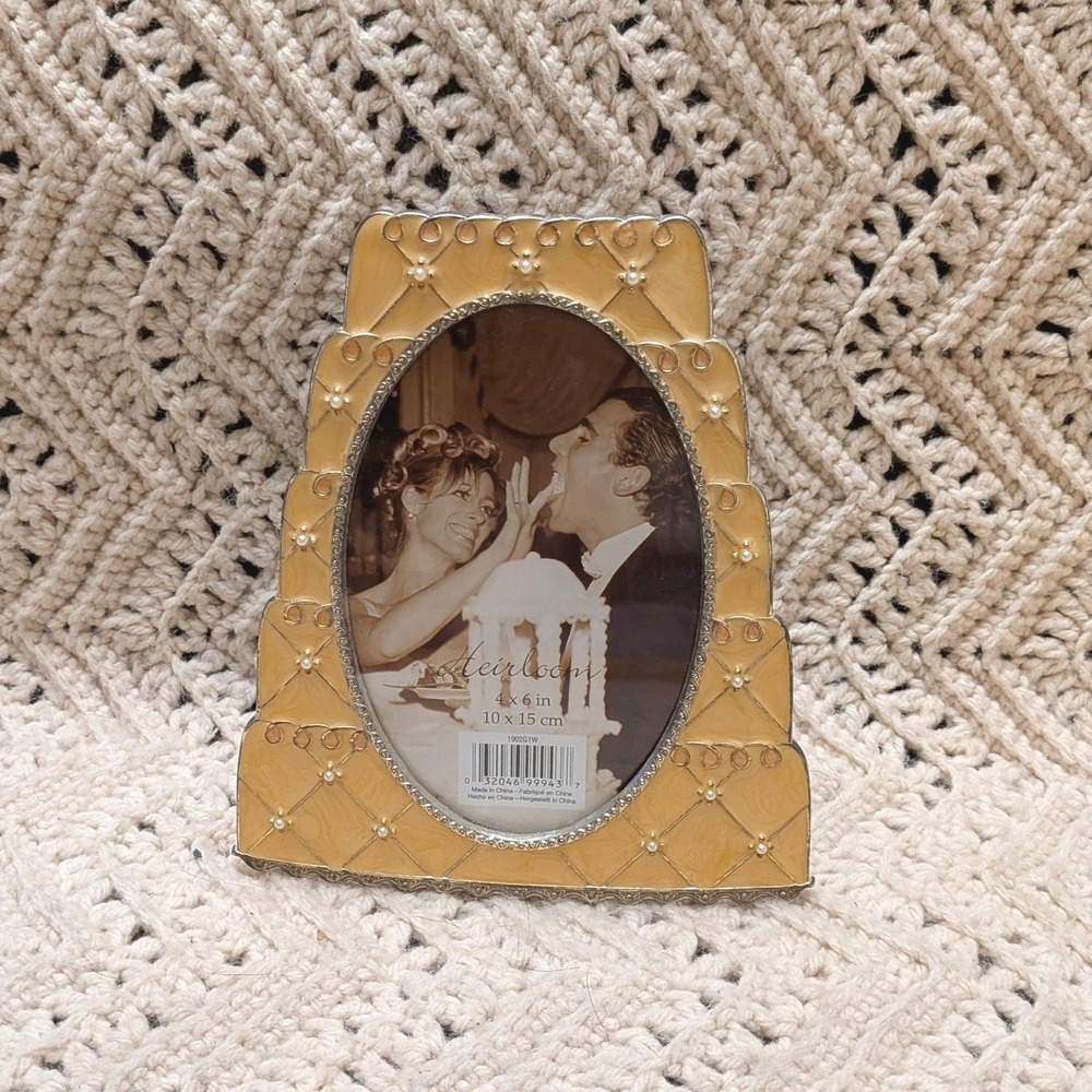 Heirloom Wedding Cake Picture Frame 4x6 Cream Enamel Faux Pearl Silver 1902G1W